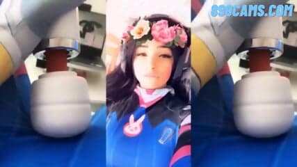 Cosplay DVA Camgirl cumming yummy naughty bitch on CamShow