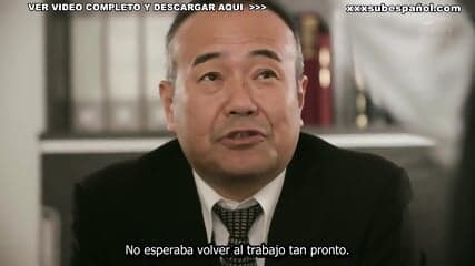 Mi Esposa es la Secretaria de mi Jefe y yo Sospecho que se la Folla en su Oficina NTR Jav Sub Español