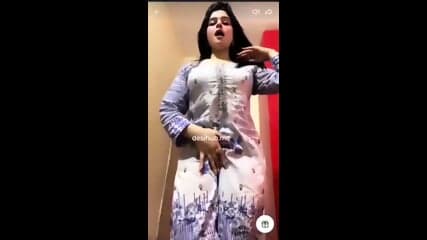 Insta Beauty Going Pantyless on Tango Live — Teasing with Pussy Rubbing & ASS Slapping