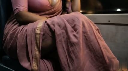 Train Ki Raat Mein TC Ne Bhabhi Ki Chut Bhar Di – Hardcore Bathroom Sex ai role play
