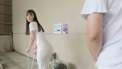 (Chi Und) The Temptation Of A Married Woman's Big Buttocks...Nana Yagi