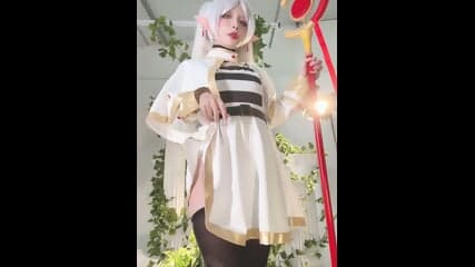 Umeko J - Frieren: Beyond Journey's End Cosplay